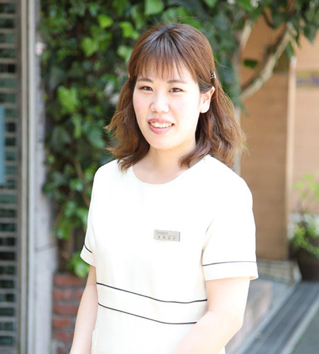 ネイリスト 吉岡 諒子(よしおか りょうこ)
